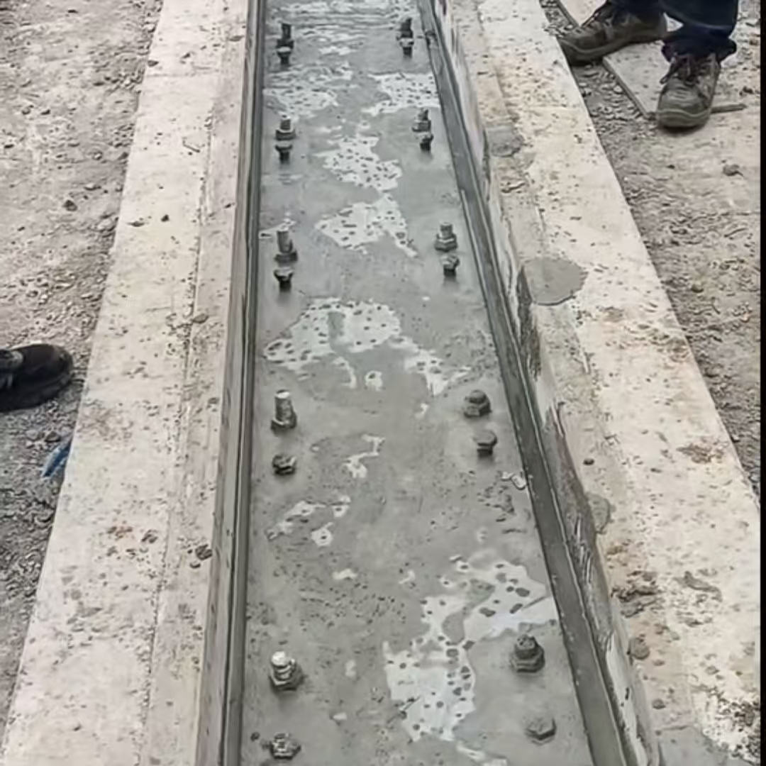 石渠港口码头起重机龙门吊重型机械设备稳固用早强快凝轨道胶泥